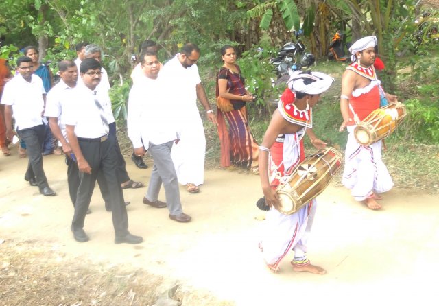 "නිල සෙවන" කාර්යාල ජනතා අයිතියට පත් කිරිම-(හුණුපොල -පොතුවිල)