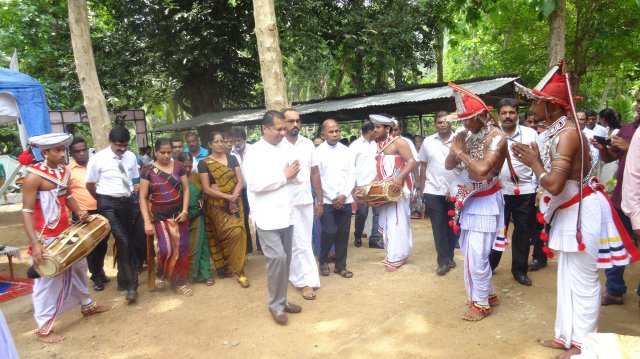 "නිල සෙවන" කාර්යාල ජනතා අයිතියට පත් කිරිම-(හුණුපොල -පොතුවිල)